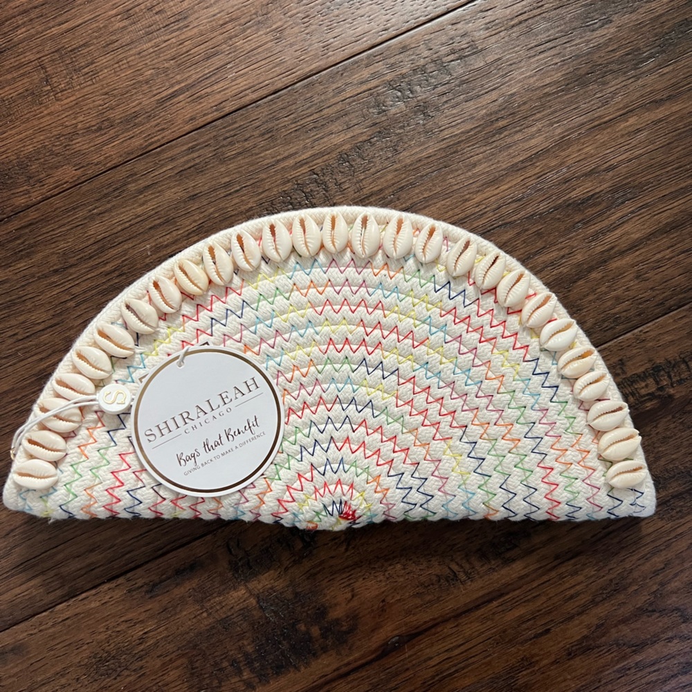 Beach clutch